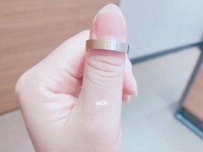 热恋中戴戒指的正确方式是？左手还是右手哪个指头合适？