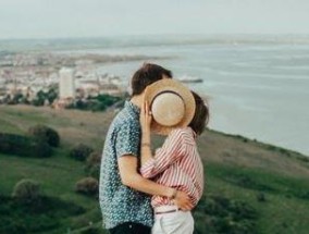 分手后哪些行为暗示复合可能性？