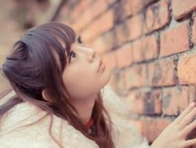 如何成功挽回分手女友（分手后的挽回技巧和步骤）