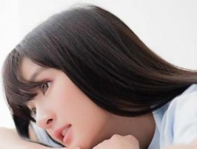 被女友发现出轨后如何挽回感情？有效沟通和信任重建的方法是什么？
