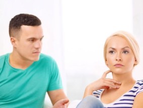 发现男人有外遇时，应该怎么办？如何处理婚姻中的背叛问题？