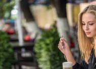 男朋友和他前任保持联系意味着什么？他们真的想复合吗？