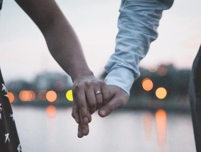 用恋爱心理学挽回爱情（掌握有效方法）