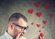 男生应该挽回生气的女友吗？如何正确处理感情危机？