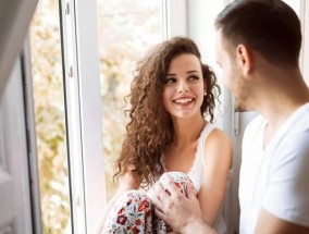 把女朋友的心伤透了该如何挽回？有效挽回感情的策略是什么？