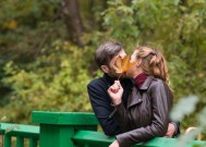 和女生约会时如何提升吸引力？怎样做才能让她对你感到满意？