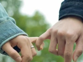 突然失联的网恋男友该如何挽回（如何应对爱情的距离感和不确定性）