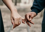 男人精神出轨的这些表现你都了解吗？如何识别和应对？