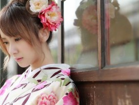 女生相亲时如何暗示对男生有好感？有哪些小动作和话题可以表达好感？