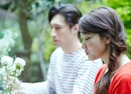 同时爱上两个人该怎么办（如何处理内心的纠结和选择）