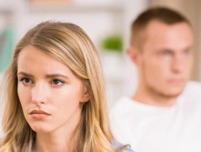 面对老公出轨，老婆应该怎么办？如何处理婚姻危机？