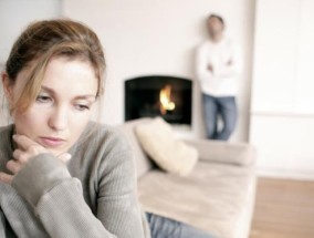 妻子发现老公有外遇怎么办？如何处理婚姻中的背叛？