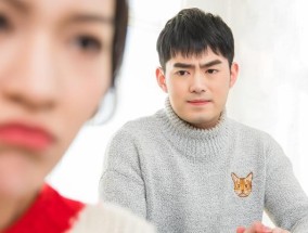 发现老公出轨，女人该如何应对（如何面对老公出轨）