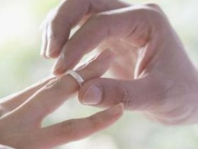 女人也能挽回老公的心，五步教你如何订婚后“重返巅峰”（以女人订婚）