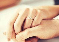 因为经济问题分手后如何挽回女友？挽回爱情的有效方法是什么？