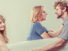 面对老公提出离婚我该怎么办？如何处理婚外情问题？