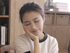 和女生语音聊天时如何选择话题？怎样轻松引起女生的兴趣？