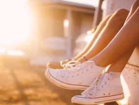 分手后的情侣能否继续保持友谊？如何处理这种关系？