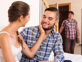 老公不愿支持我娘家怎么办？如何处理家庭财务分歧？