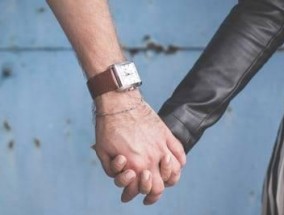 如何拯救好友在出轨之中的爱情？有效策略和建议是什么？