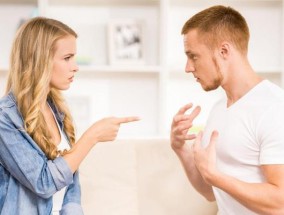 老公50岁出轨怎么办？如何处理中年婚姻危机？