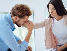 老公出轨后如何处理（当面承认错误该原谅吗）