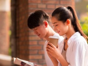 刚开始谈恋爱该聊什么话题？如何开启有趣且深入的对话？