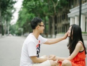 如何让骄傲的女孩成功挽回失去的男友（15个实用技巧帮你重新赢得他的心）