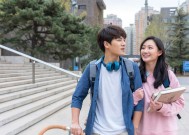 探究大学生恋爱心理（解读大学生恋爱观与行为特点，分析其原因）