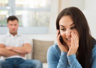 老公出轨第三者的婚姻生活怎么办？如何处理婚姻危机？