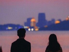 如何应对异地网恋中的感情压力？男朋友感到压力大怎么办？