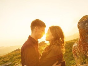 恋爱中的男女有哪些典型表现？如何识别恋爱中的行为信号？