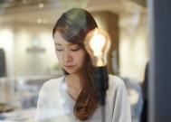分手后前任迅速找到新欢怎么办？如何处理这种情感困境？
