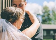 如何挽回女友的心（15个步骤教你重新赢得她的爱和信任）