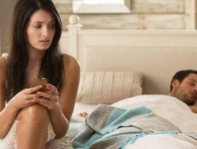 当妻子发现丈夫有外遇时最聪明的做法是什么？如何处理婚姻危机？