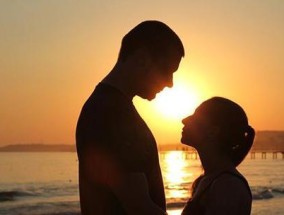 如何在经济困难时期挽回女友的心？挽回分手的正确方法是什么？