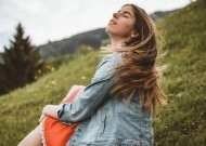 如何赢得被喜欢的女孩的好感？（从自我提升到真诚交流，打造完美吸引力）