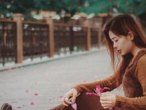 和女生聊天时哪些热门话题屡试不爽？如何自然地引入这些话题？