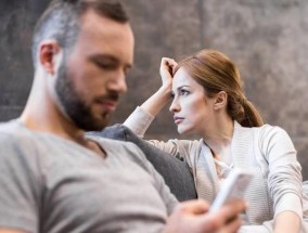 三招教你成功挽回分手女友（情感危机怎么办）