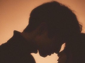 我爱的和爱我的人如何选择？选择爱情还是被爱？