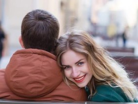 应该还是不应该以性挽回前男友（探讨性挽回在恋爱中的利弊及注意事项）