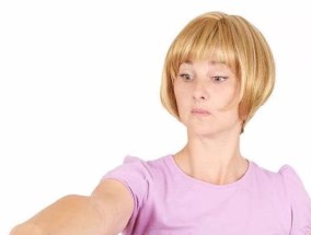 女人突然沉默意味着什么？如何识别潜在危机信号？