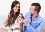 老公出轨的婚姻还能要吗？如何挽回老公的心？