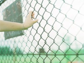 如何挽回女友对你缺乏安全感的问题（有效解决女友怀疑你的方法与技巧）