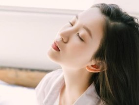 如何用女人的魅力挽回男人心（女人的心机在挽回男人方面的应用）