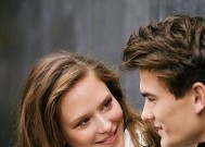 女友和别人聊天暧昧她是不是爱上了别人？如何判断和处理这种情况？