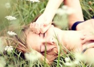 女生最容易被温情感动（探究女生的感性情感及其表现方式）