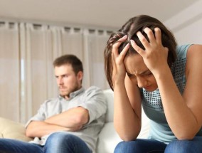 老公出轨了该如何处理（如何面对老公的不忠行为）