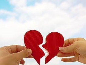 如何用感动的话挽留分手女友（15个段落教你成为情感大师）