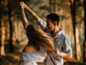 老公出轨不想离婚该如何挽回？挽回婚姻的正确步骤是什么？